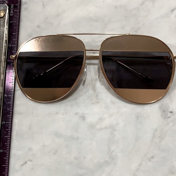 ✨Oversized Gold frame Aviator Sunglasses/ Sunnies✨ - Picture 3 of 7